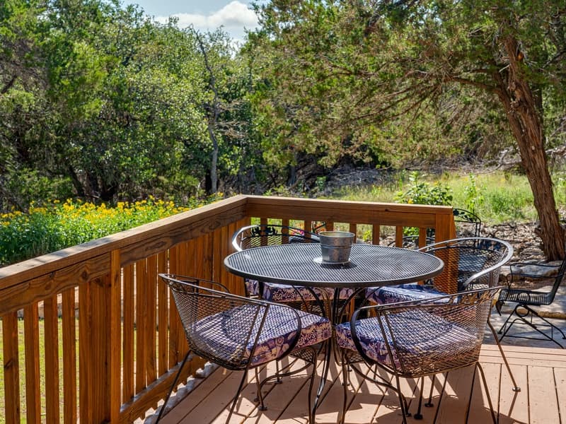 Cedar Bliss Texas Cabin - Image 19