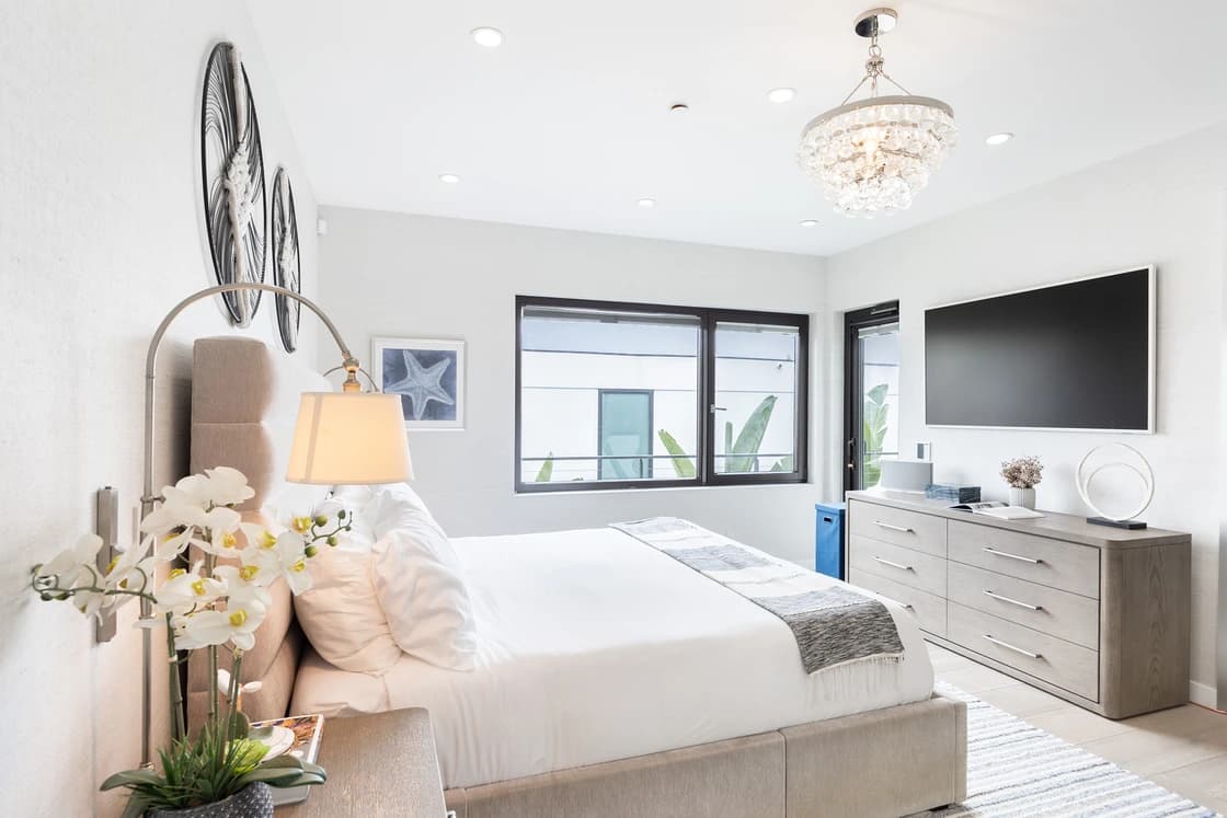 Moonlight Modern - Image 21