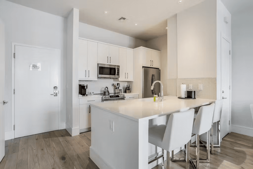 Heart of Naples - Image 9