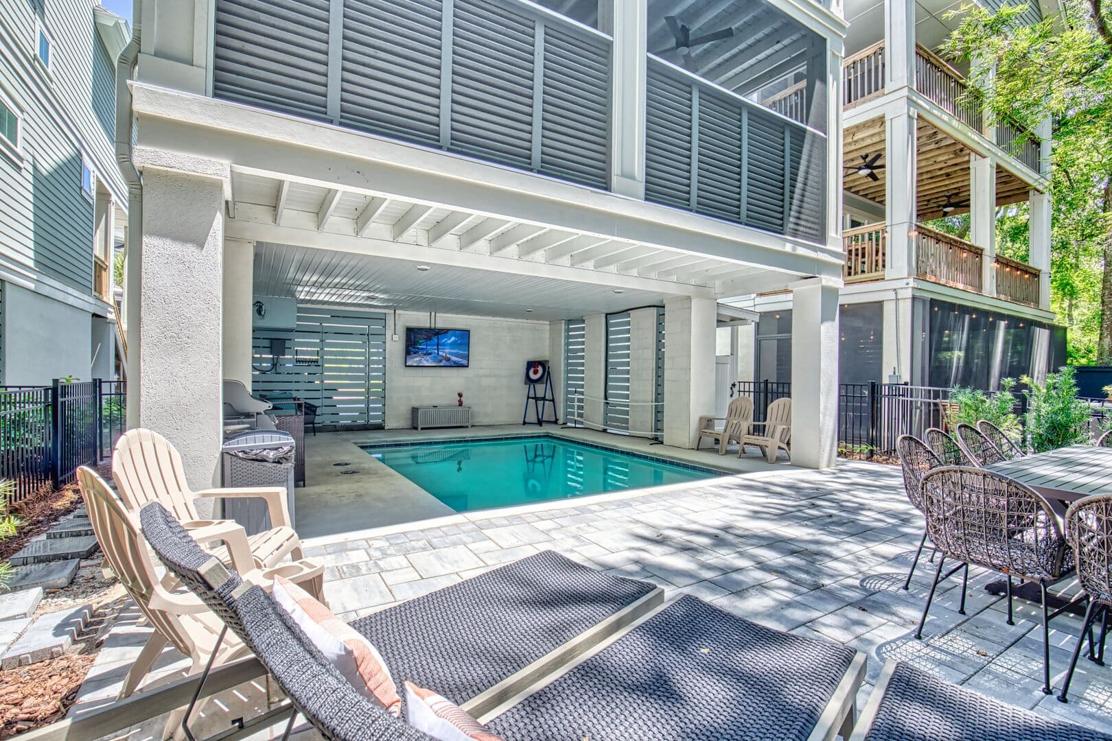 Tip Toe to the Beach