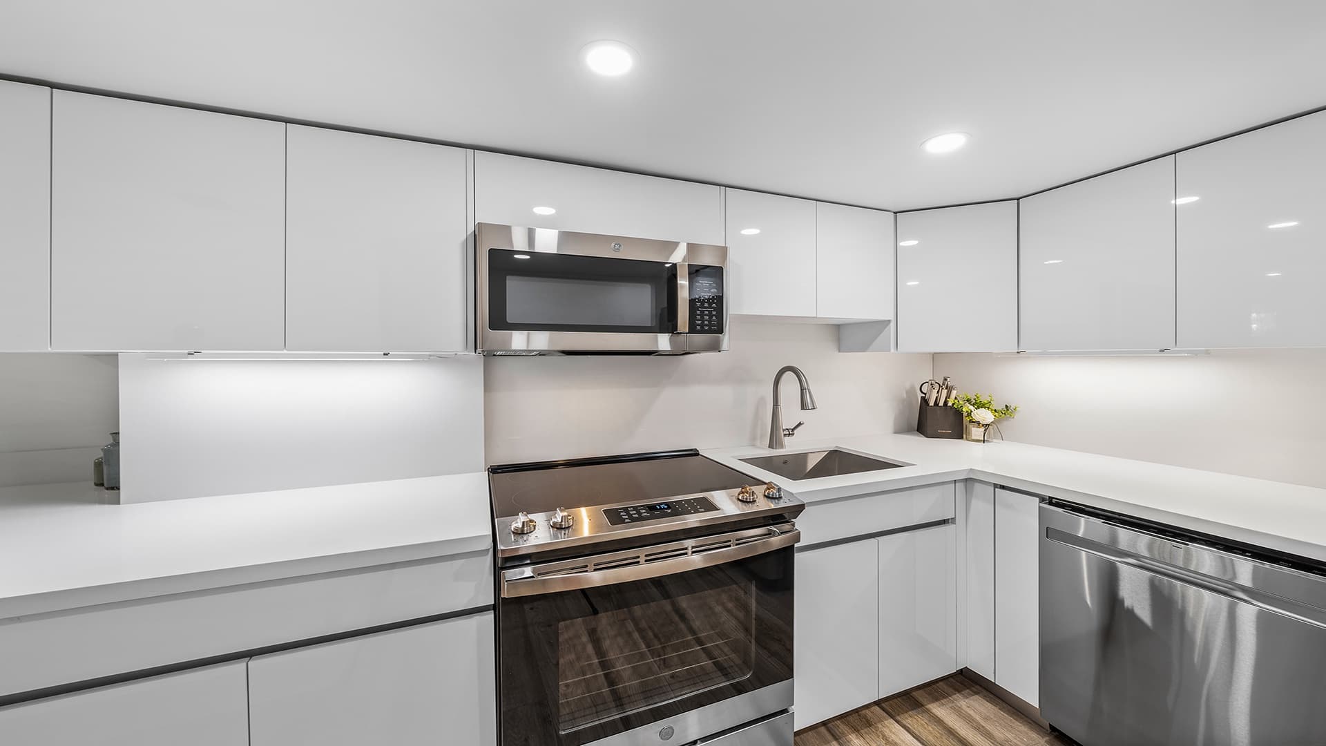 Riviera Residence #707 - Image 8