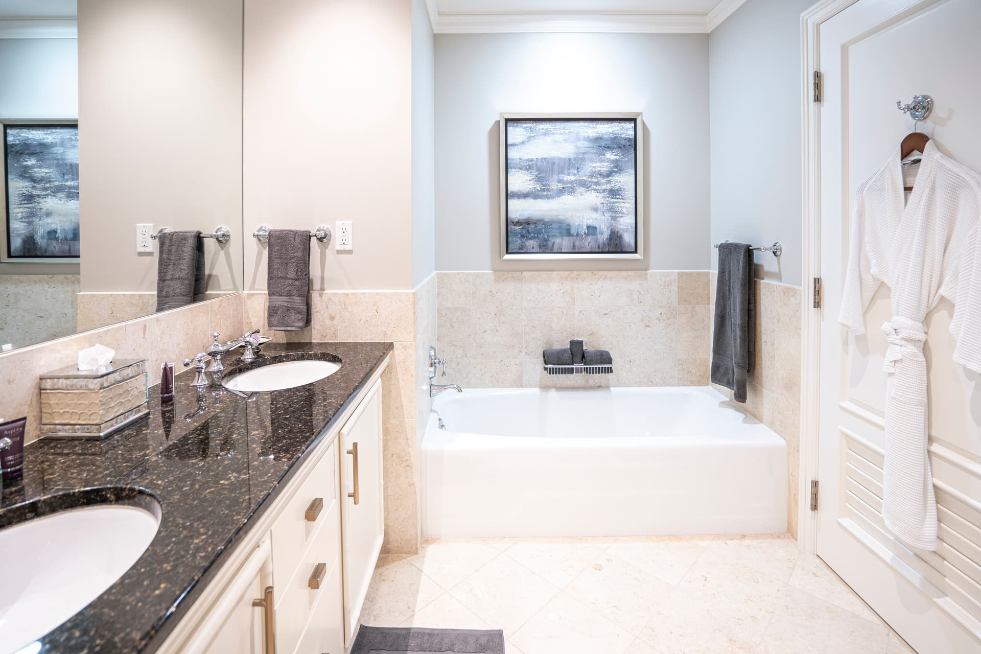 Ritz-Carlton Residence #207 - Image 9