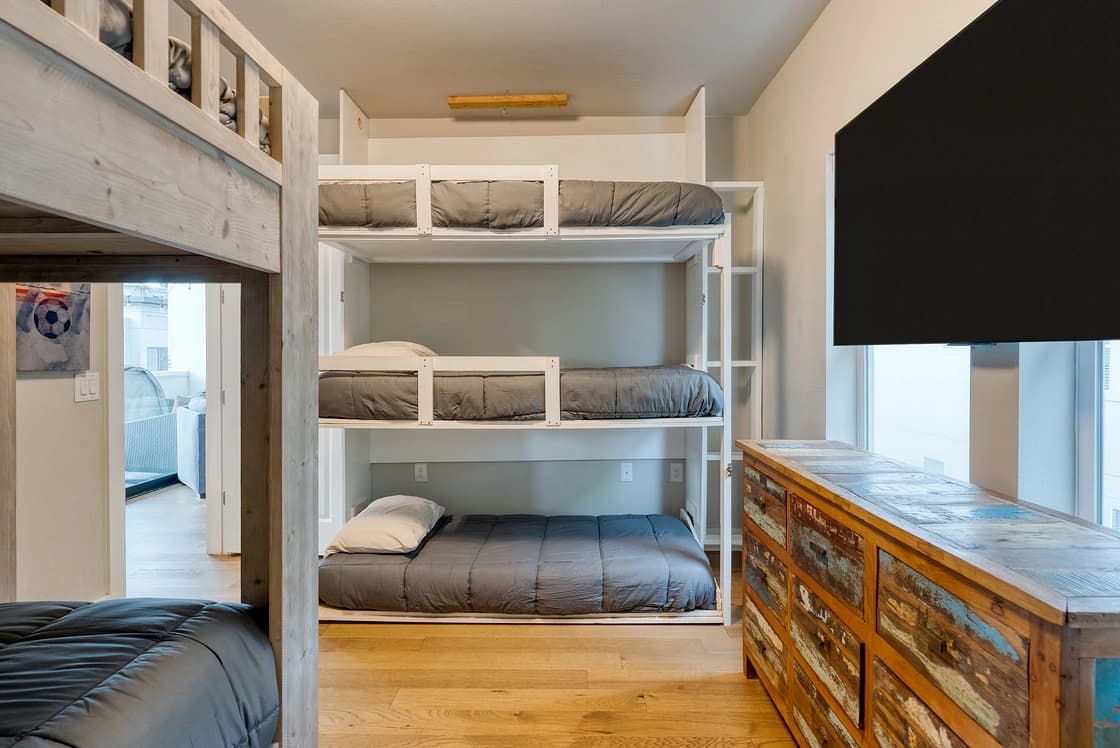 Town Lake Townhouse - Image 21