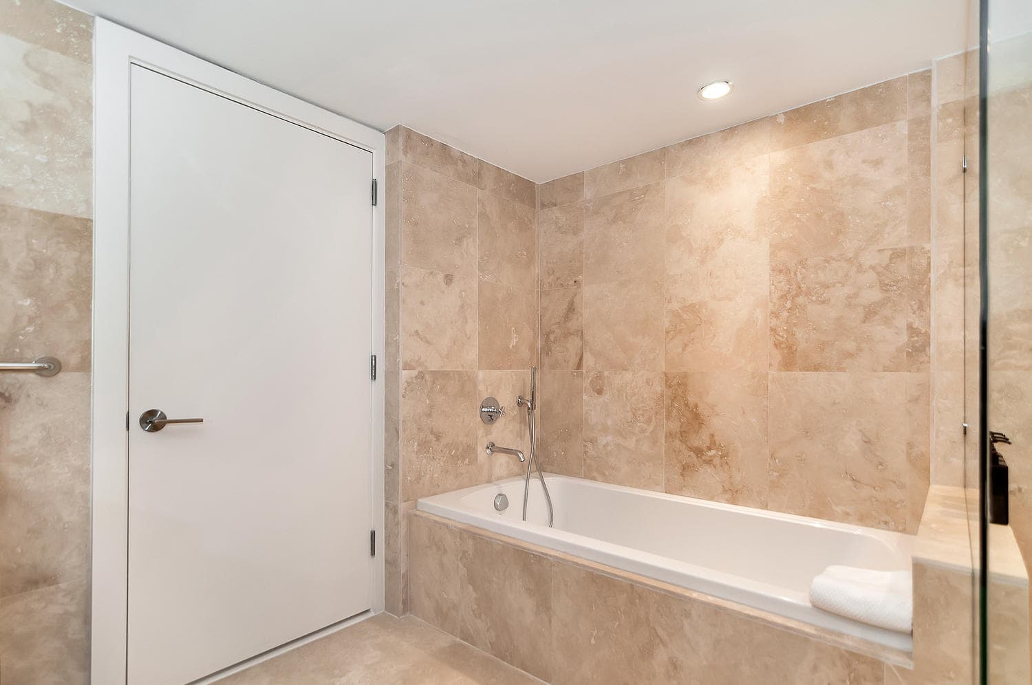 1 Hotel Residence #919 - Image 23