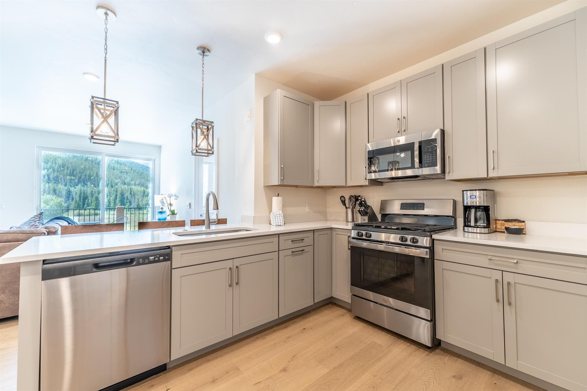 Mountain Mirage Escape - Image 9