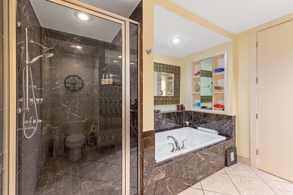 Sapphire Residence - Image 15