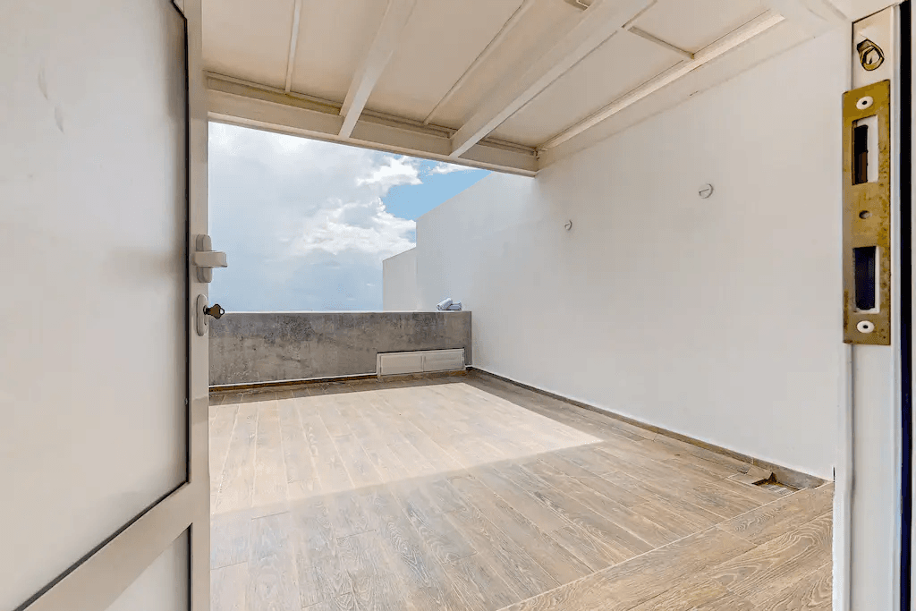 Blue House 305 - Image 22