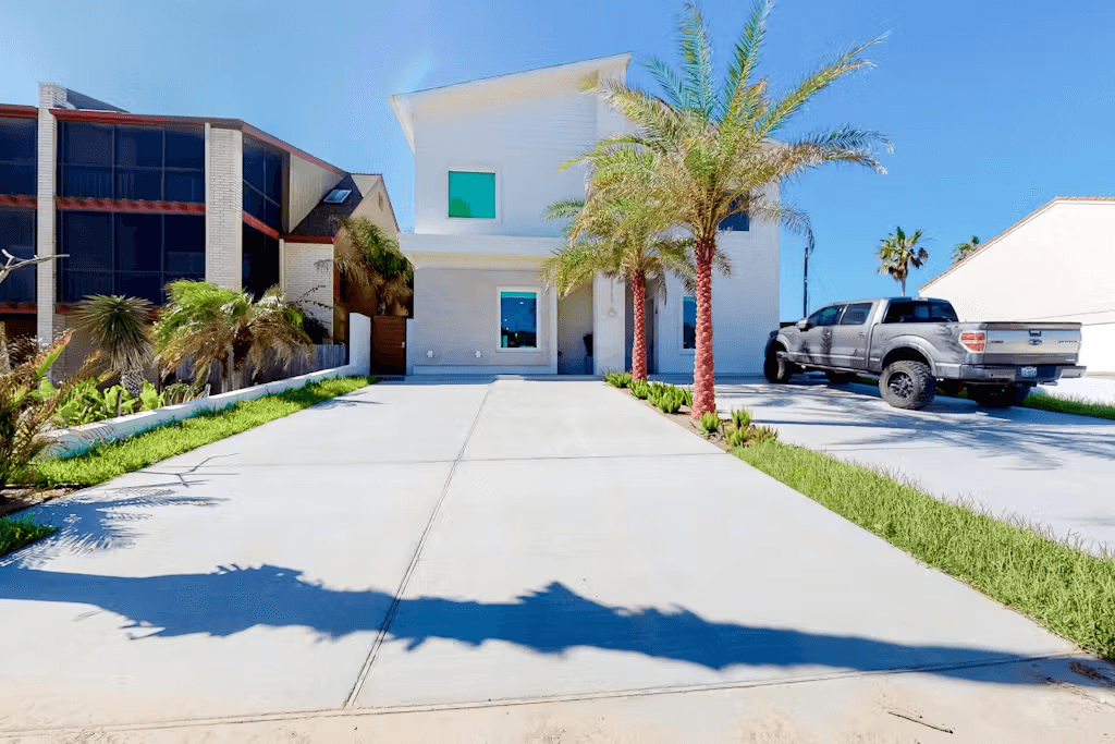 Dolphin Beach House - Image 21