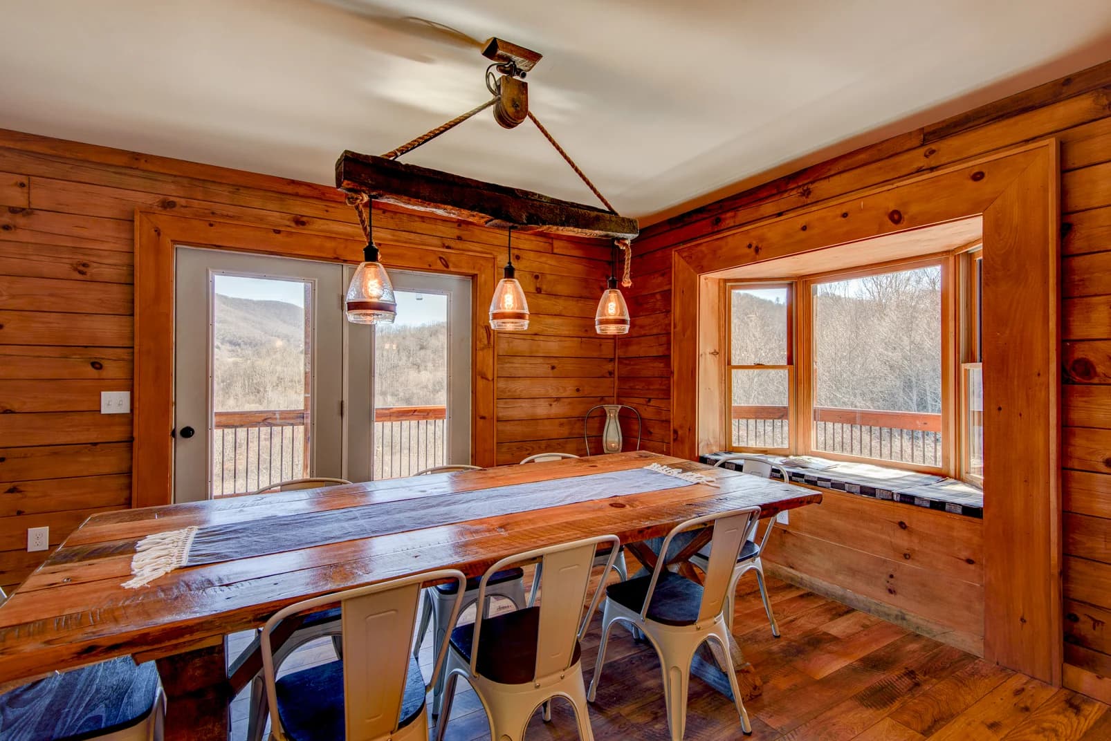 Mountain Range Retreat - Image 10