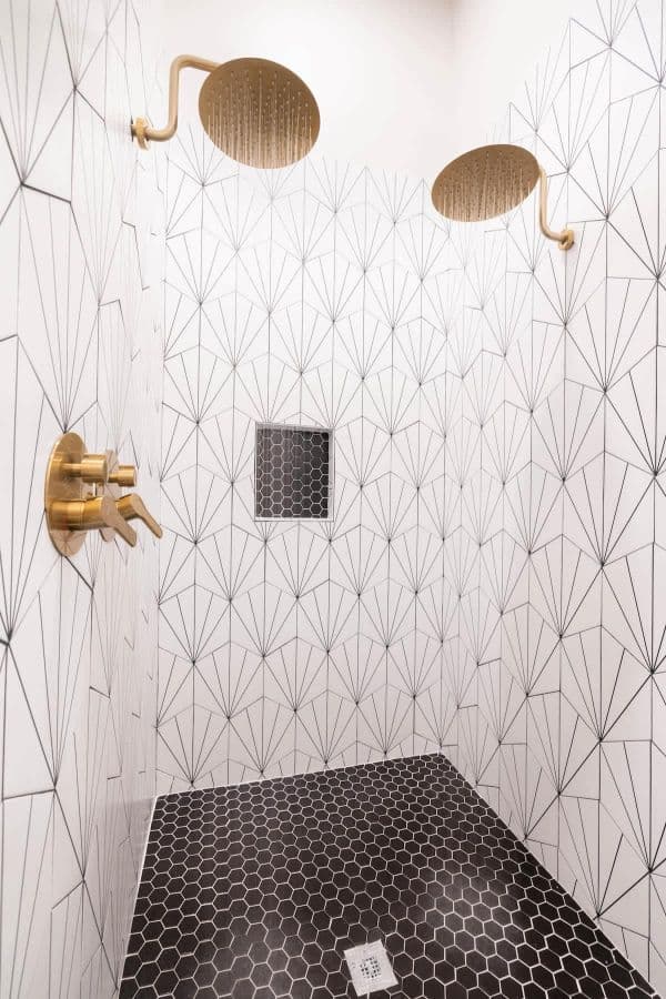 Estate on Shea - Image 40