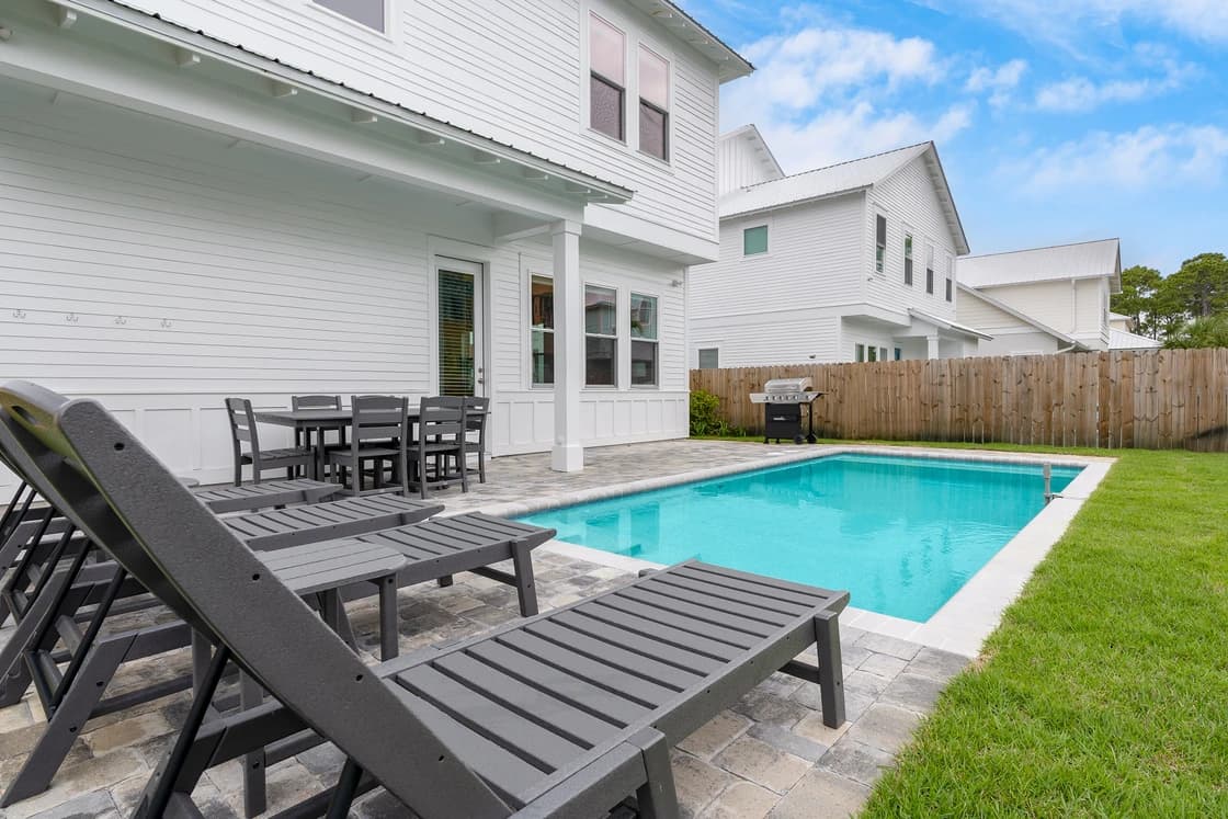 Flipper Manor - Image 2