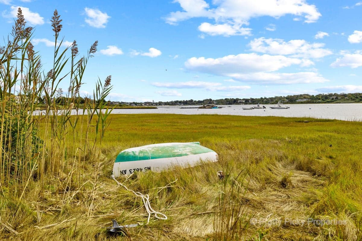 Serenity by the Sea - Image 33