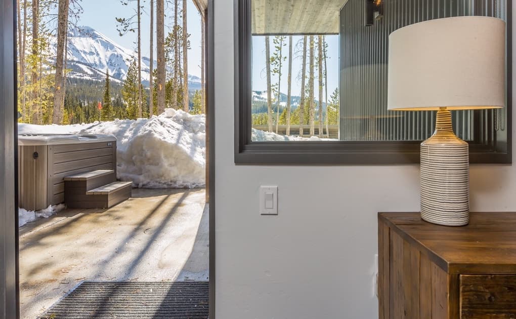 Lake Cabin #11 - Image 27