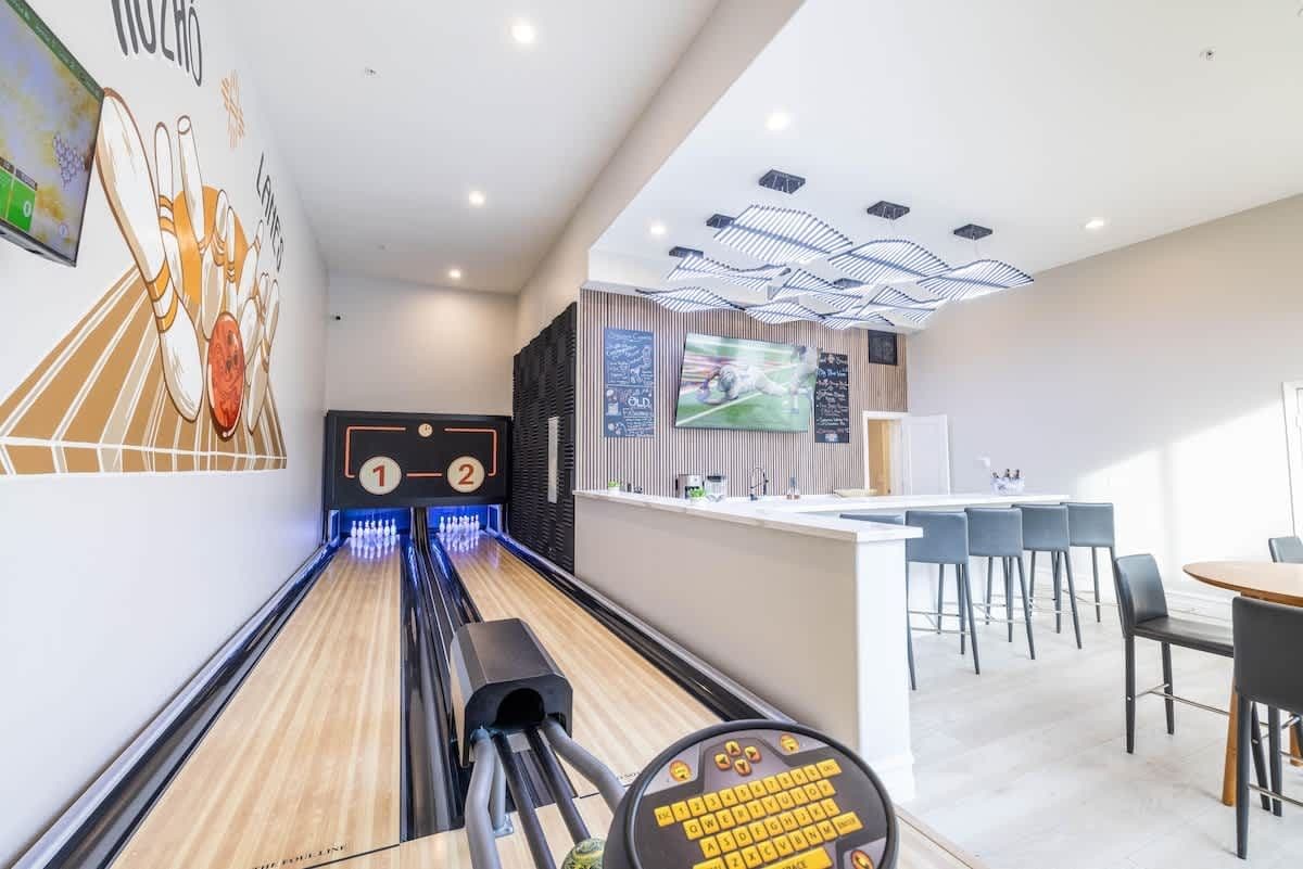 Estate on Shea - Image 44