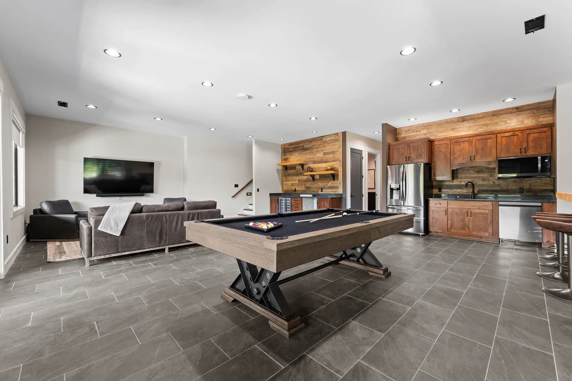 Lakefront Serenity Lodges - Image 39