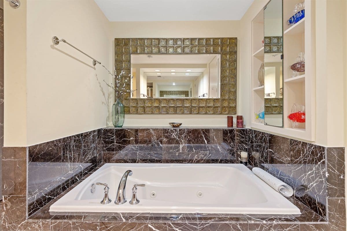 Sapphire Residence - Image 16