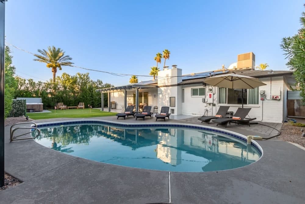 Ochenta Modern Retreat - Image 1