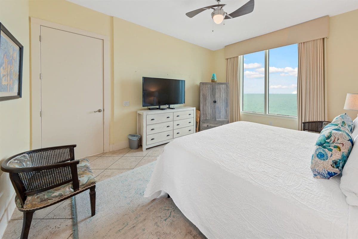 Sapphire Residence - Image 18