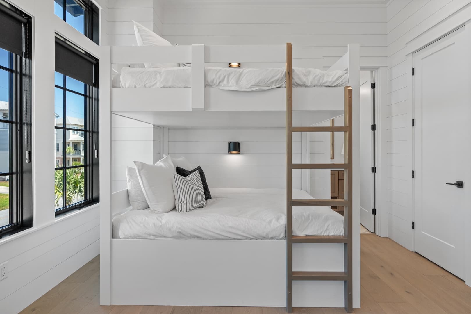 Grand Pearl - Image 74