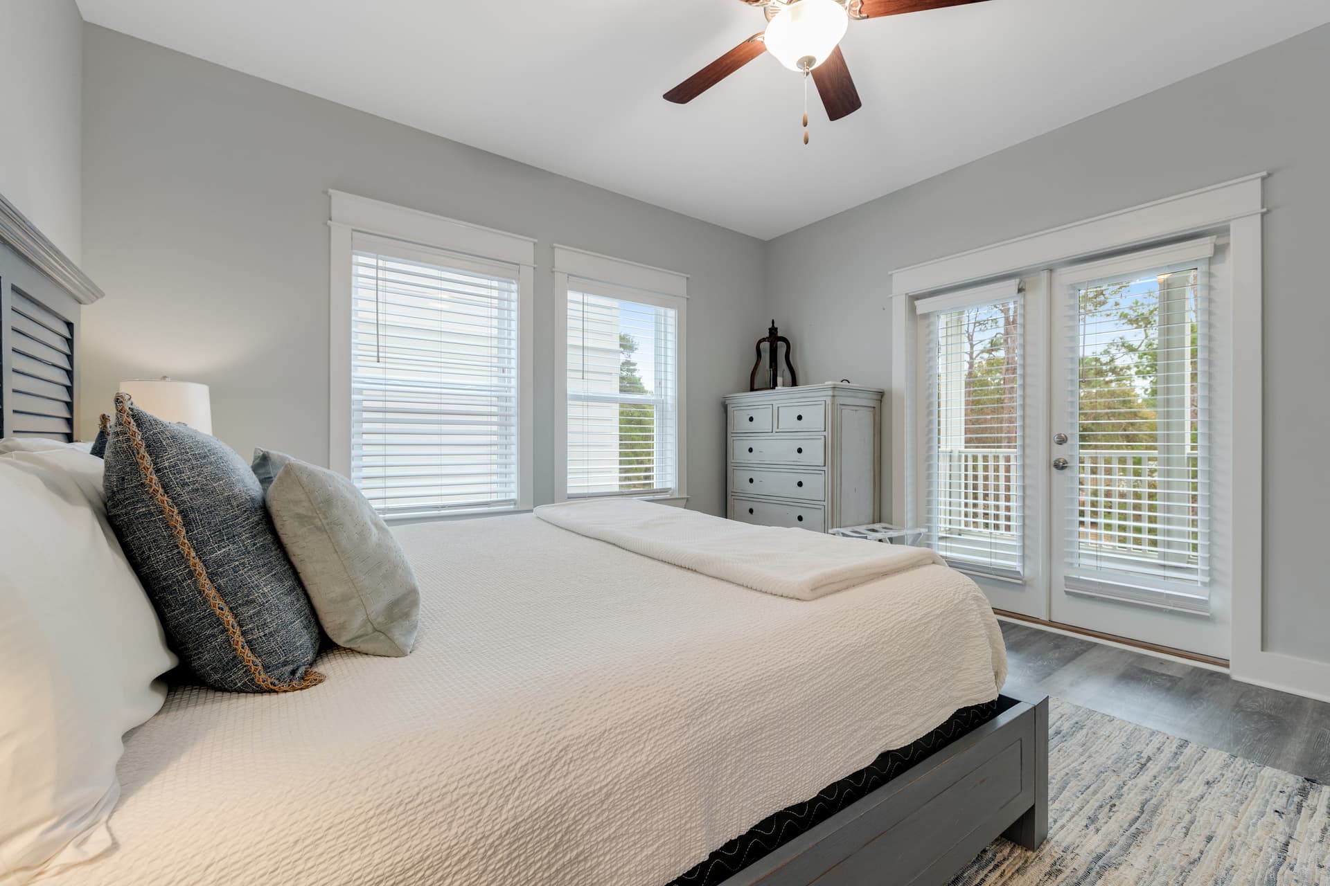 Porches N' Paradise House - Image 25