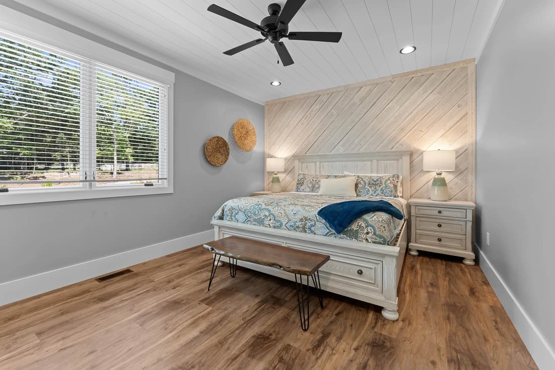 Lakefront Serenity Lodges - Image 30