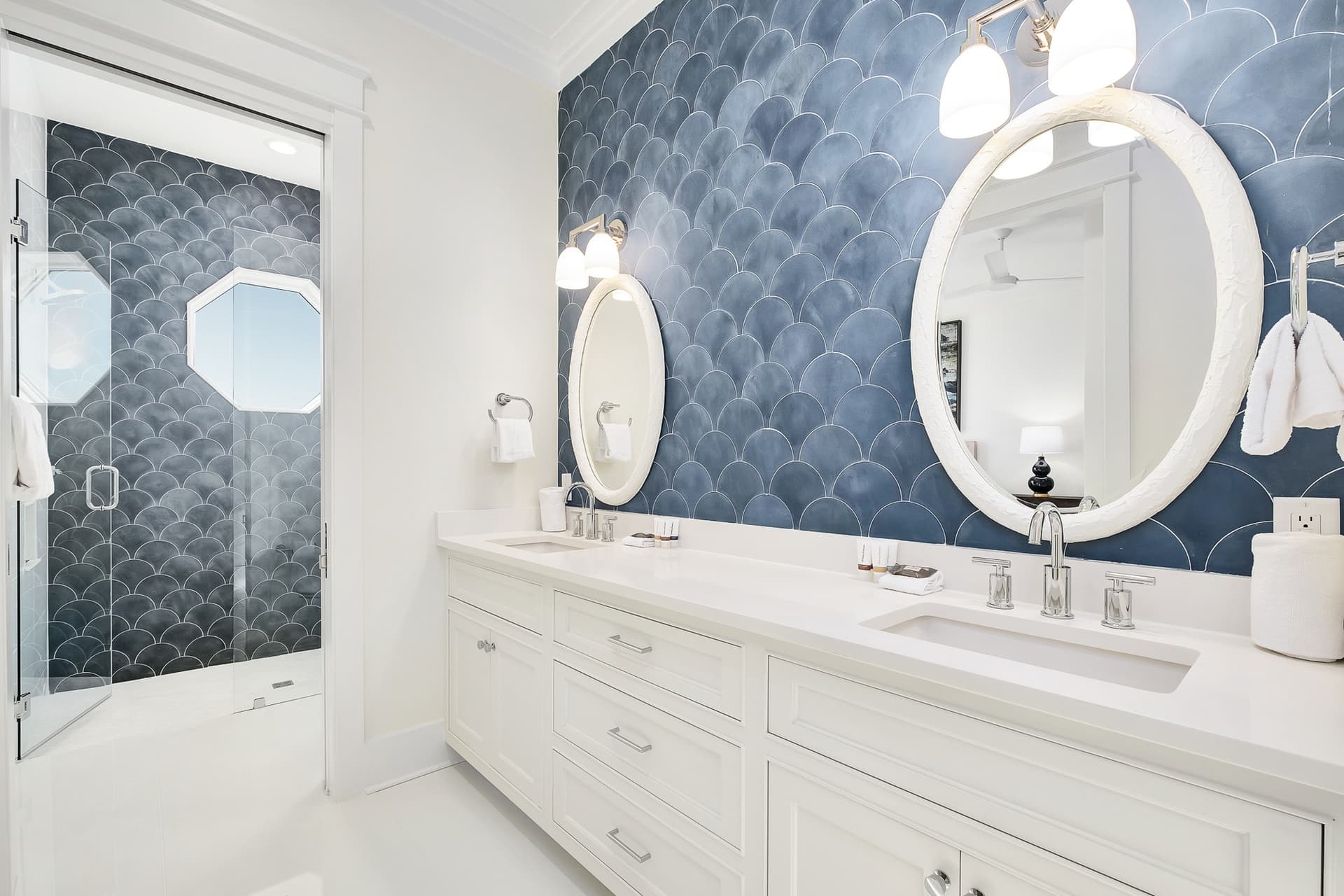 Emerald Le Luxe - Image 25