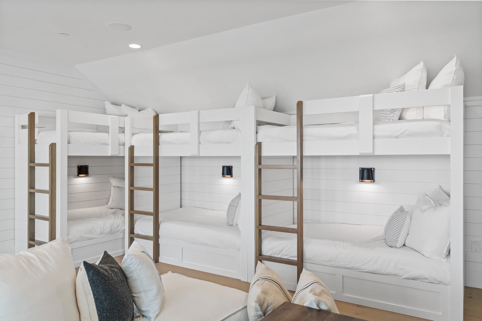 Grand Pearl - Image 140