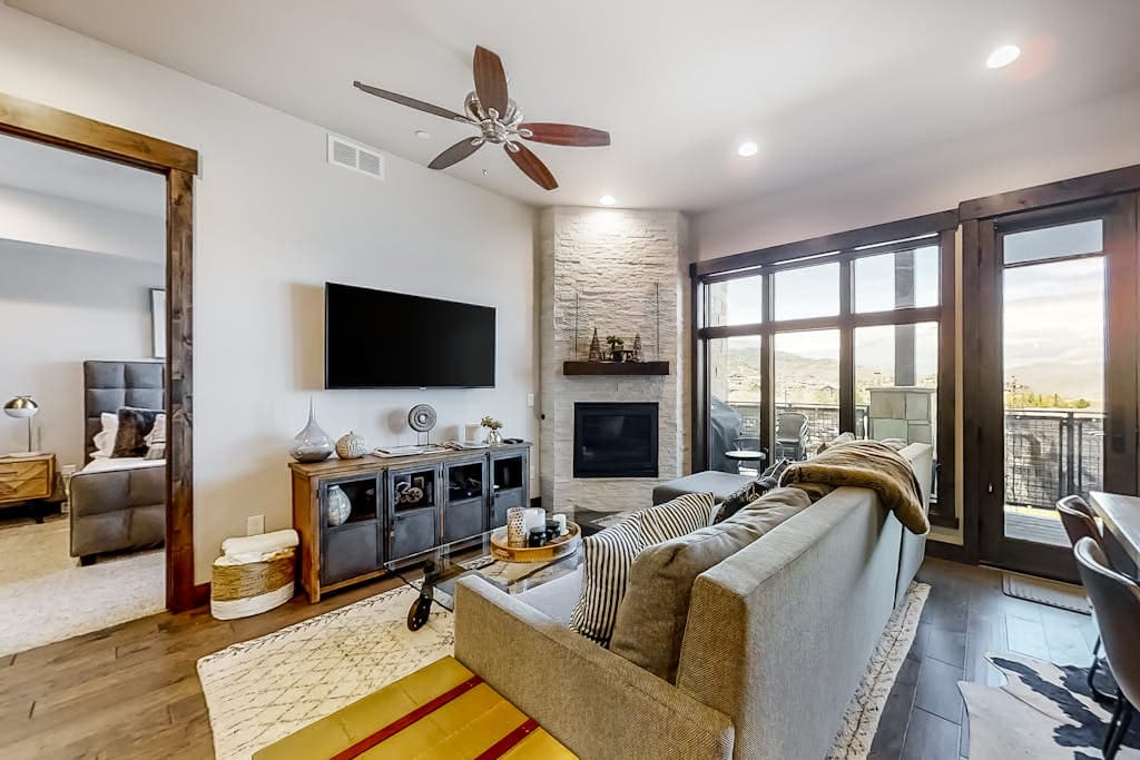 Residence at Canyons Cabriolet Lift - Image 4