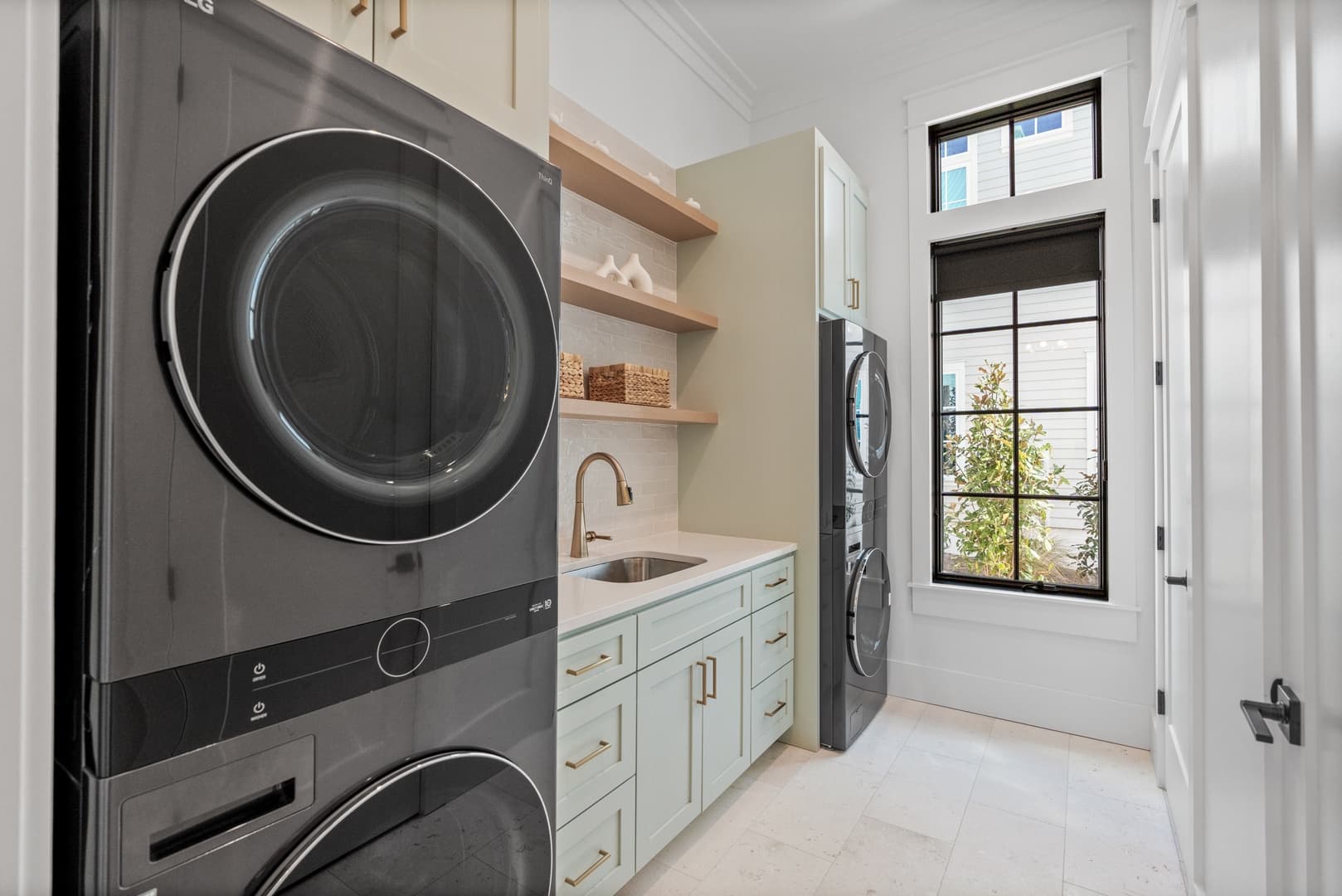 Grand Pearl - Image 50