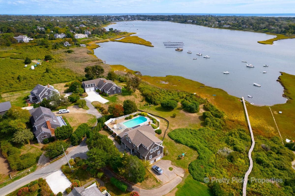 Serenity by the Sea - Image 31