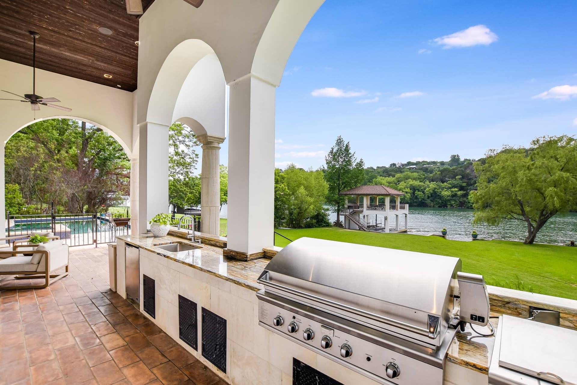 Autograph on Lake Austin - Image 36