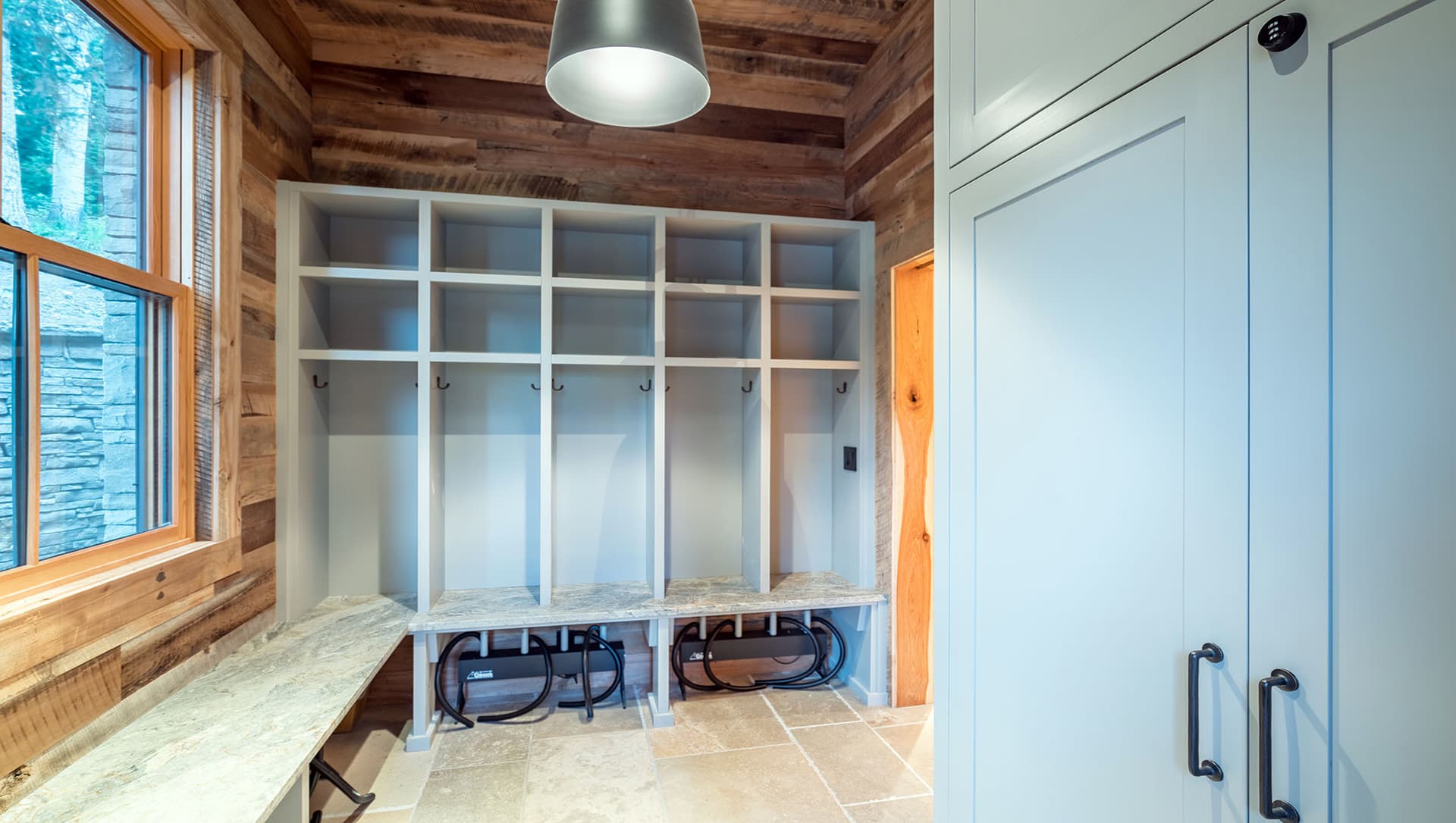 Yellow Brick Cabin - Image 20