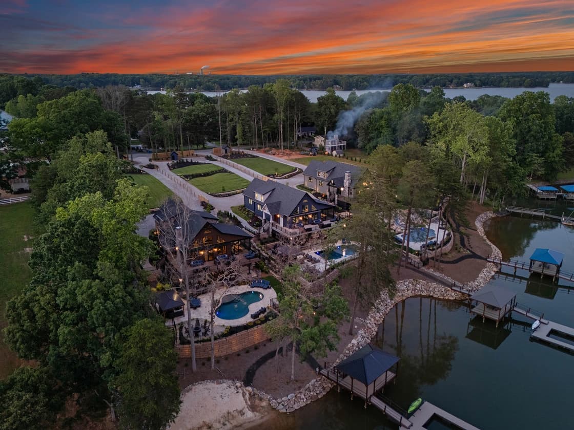 Lakefront Serenity Lodges - Image 6