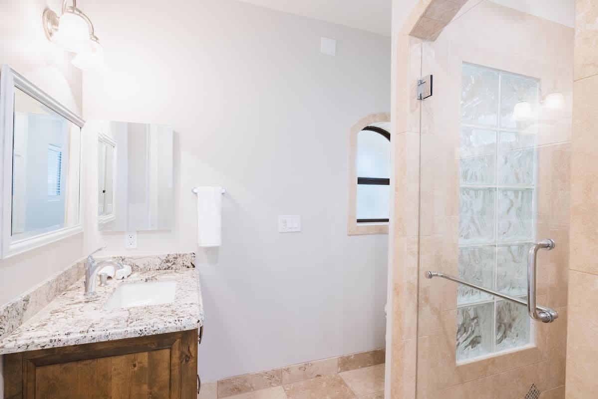 Estate on Shea - Image 41