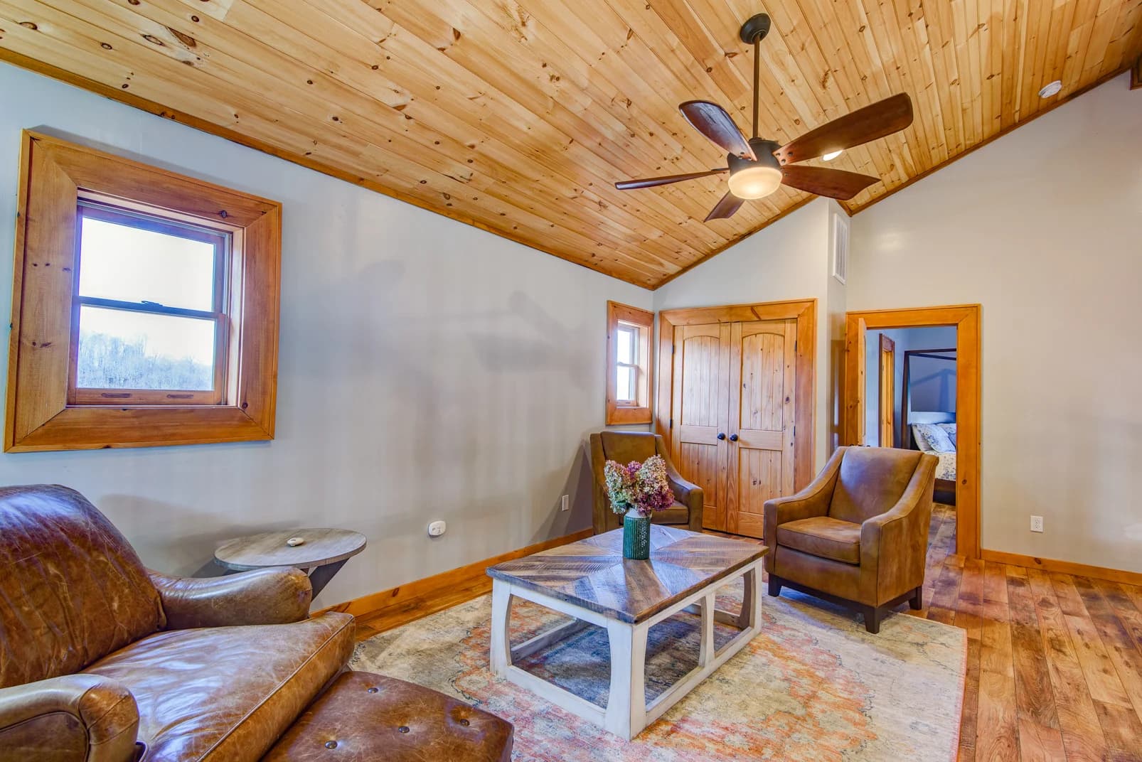 Mountain Range Retreat - Image 18