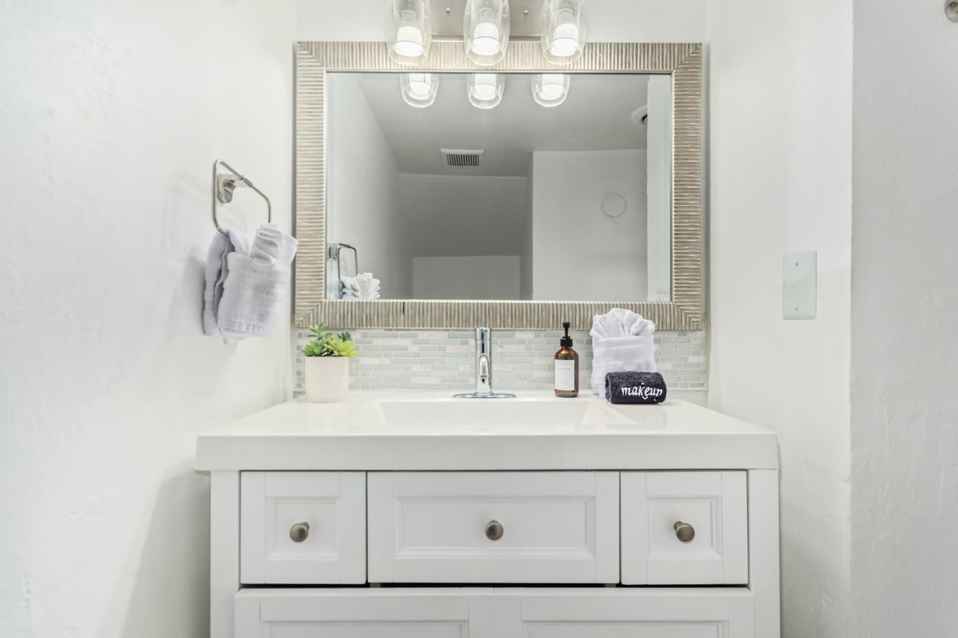 Camelback House - Image 18