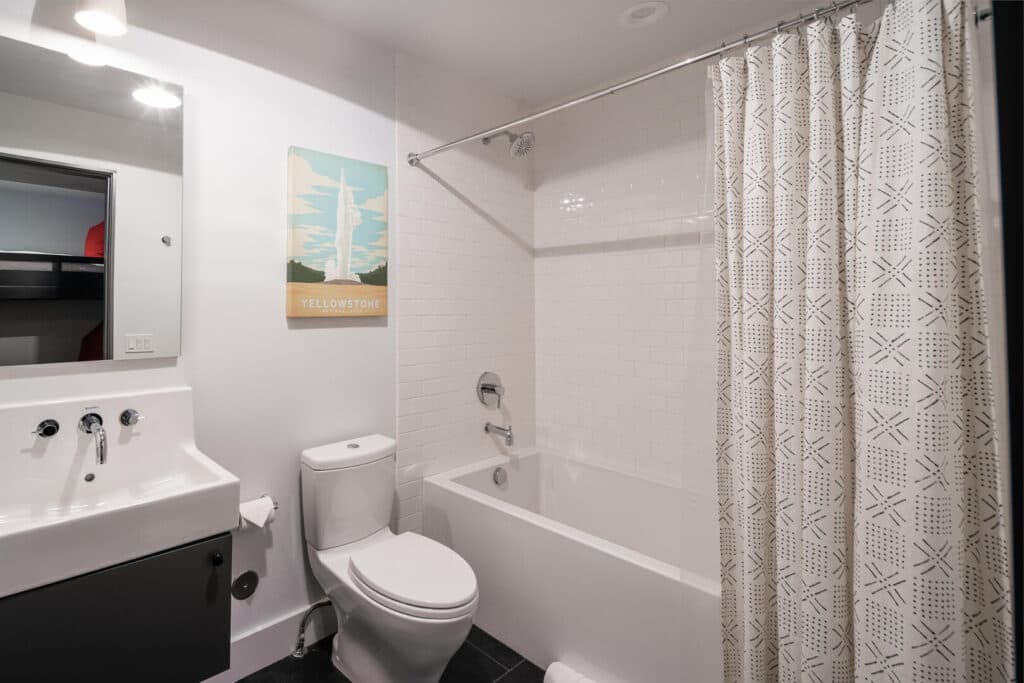 Lake Cabin #27 - Image 11