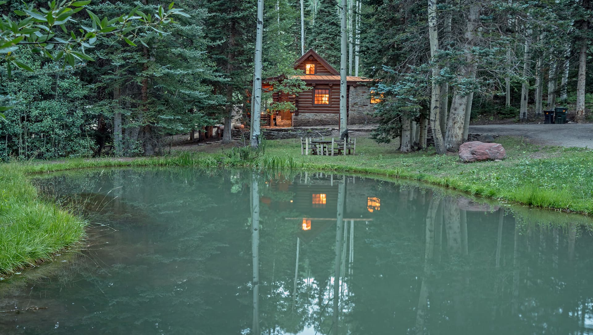 Yellow Brick Cabin - Image 25