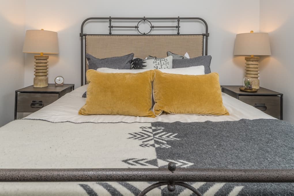 Lake Cabin #11 - Image 35