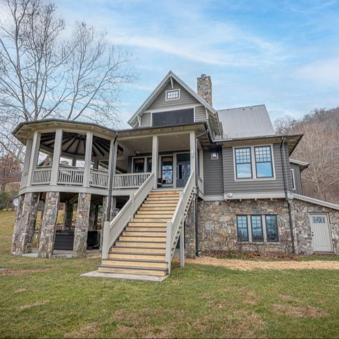 Whisper Mountain Lodge