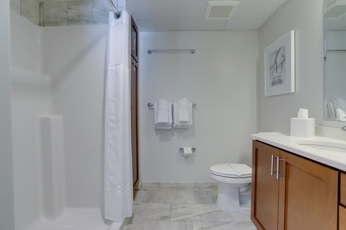 Red Brick Residence - Image 15