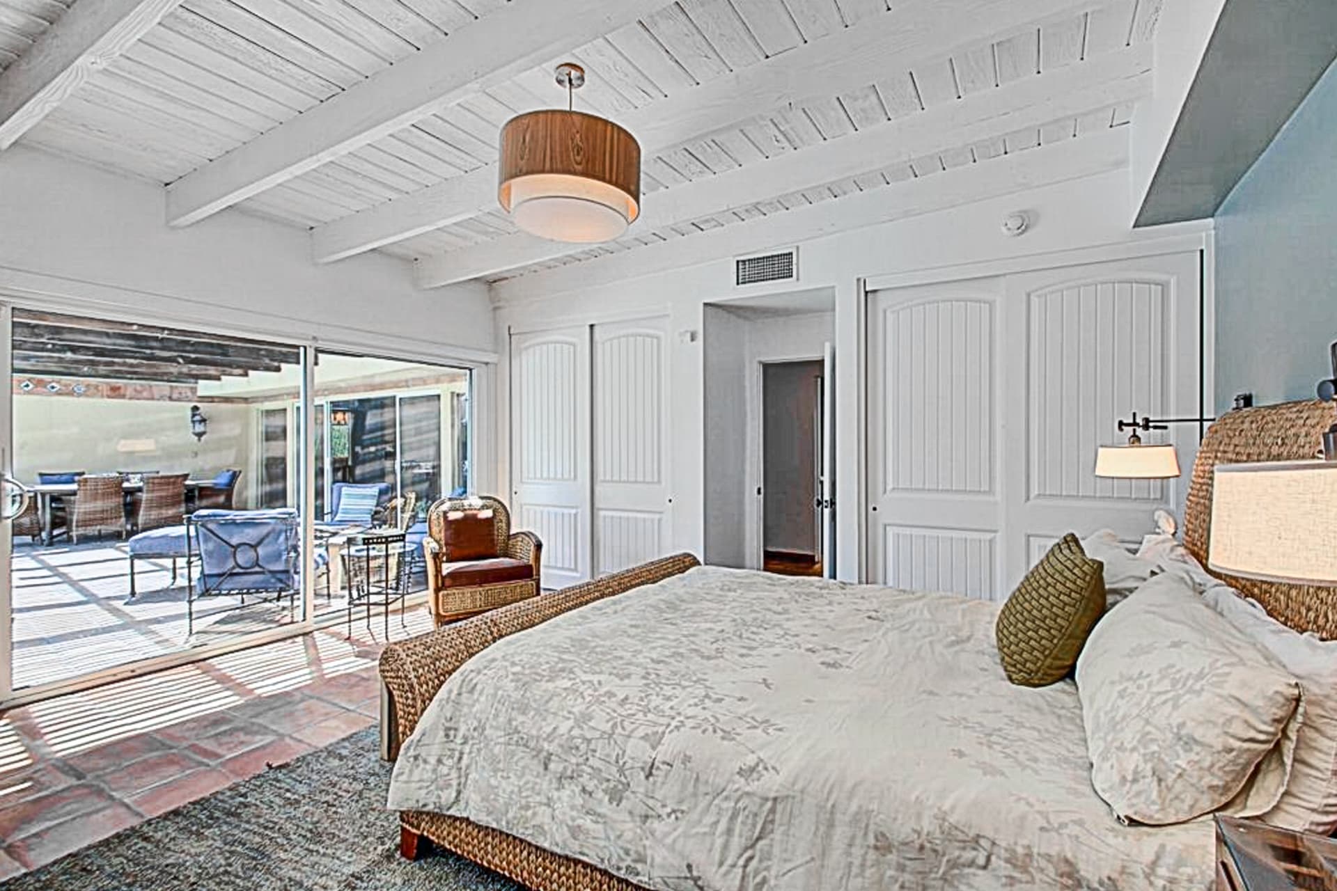 Club 1070 Home - Image 13