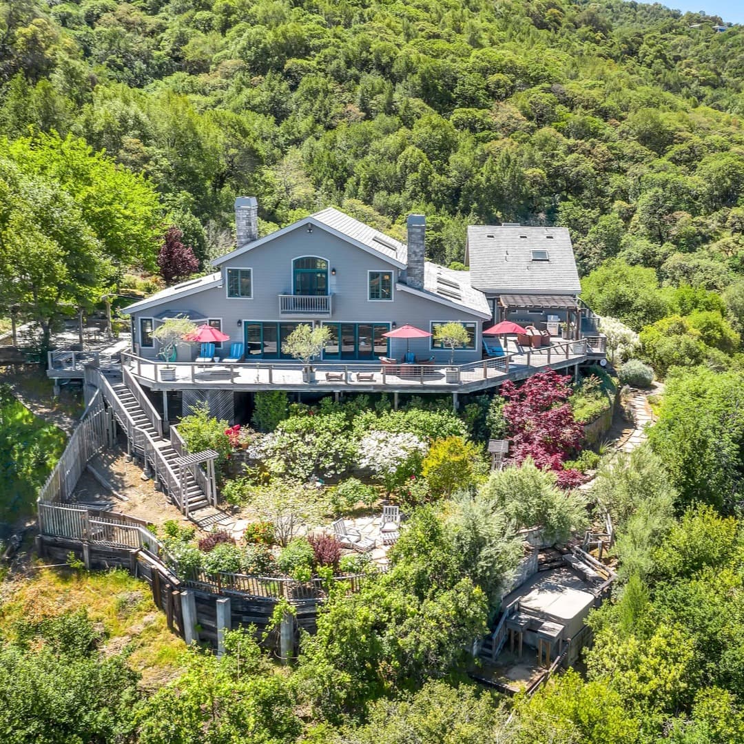 The Country House - Image 1