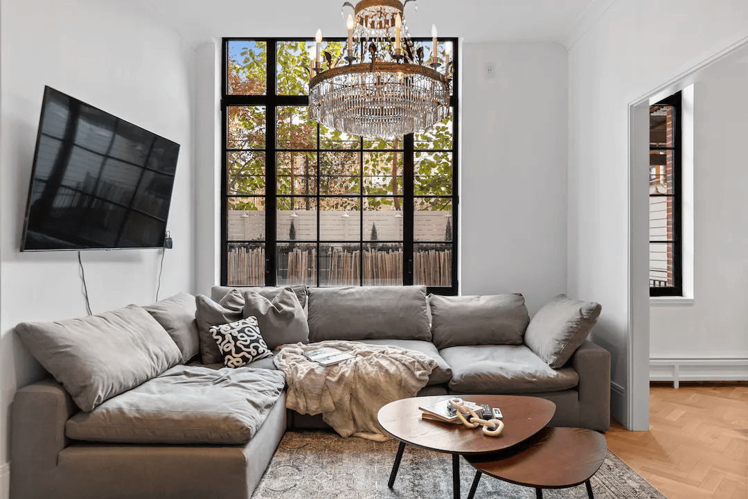 Clinton Home - Image 34