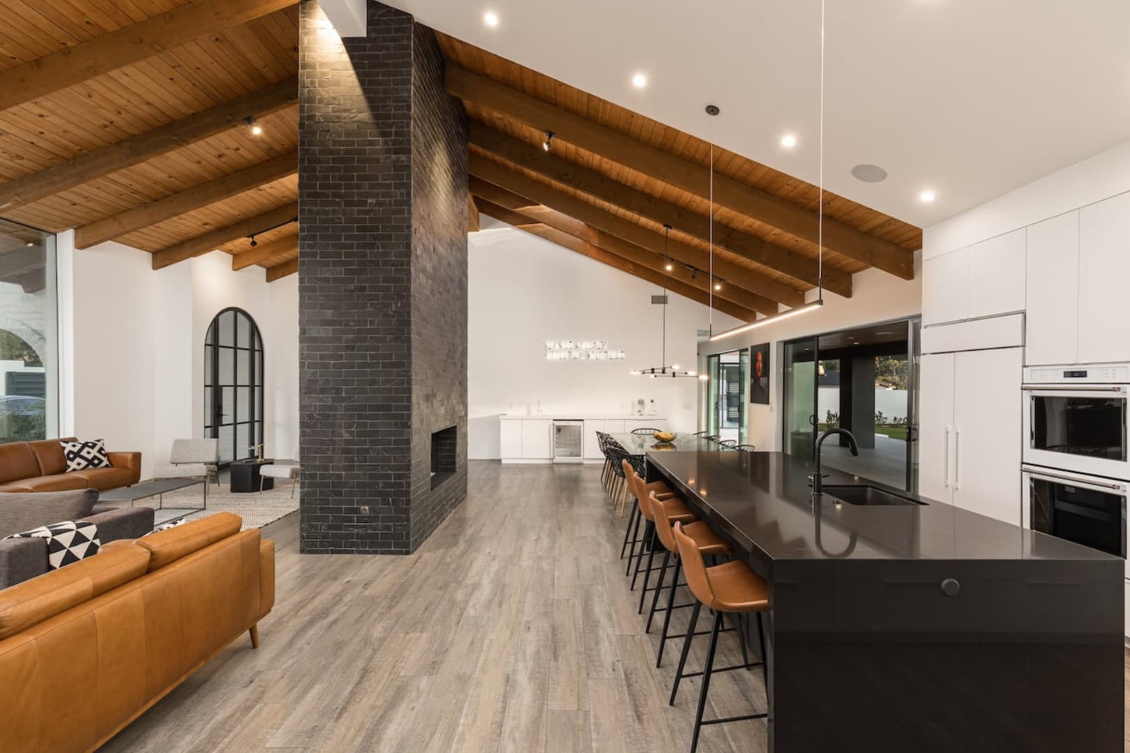 Camelback Manor - Image 16