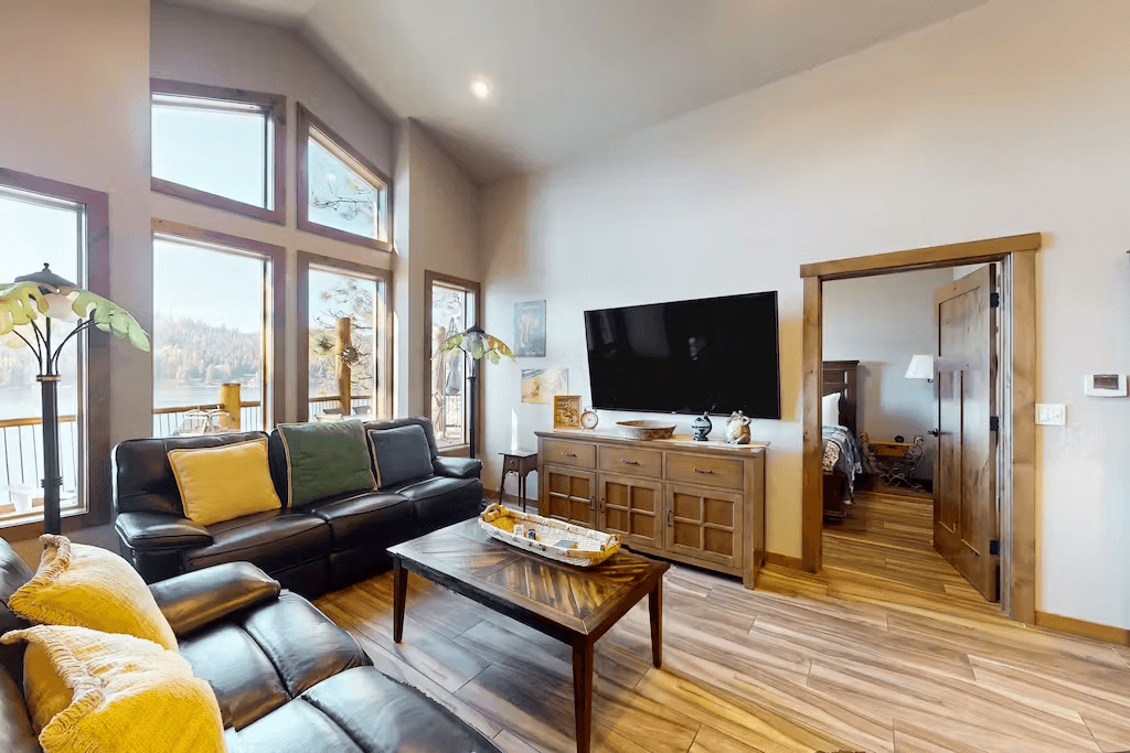 Lakefront Marvel - Image 11