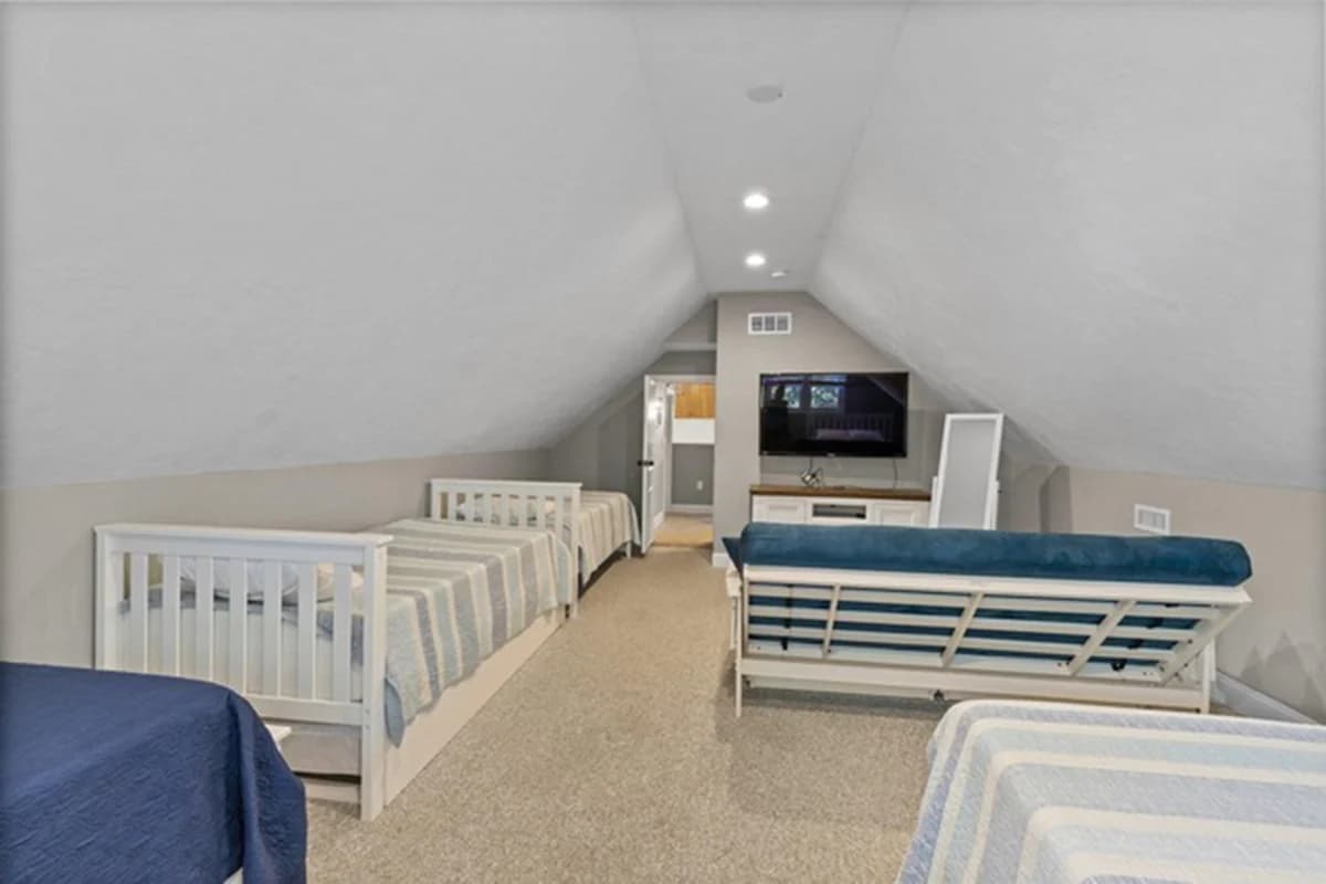 Shore House - Image 18