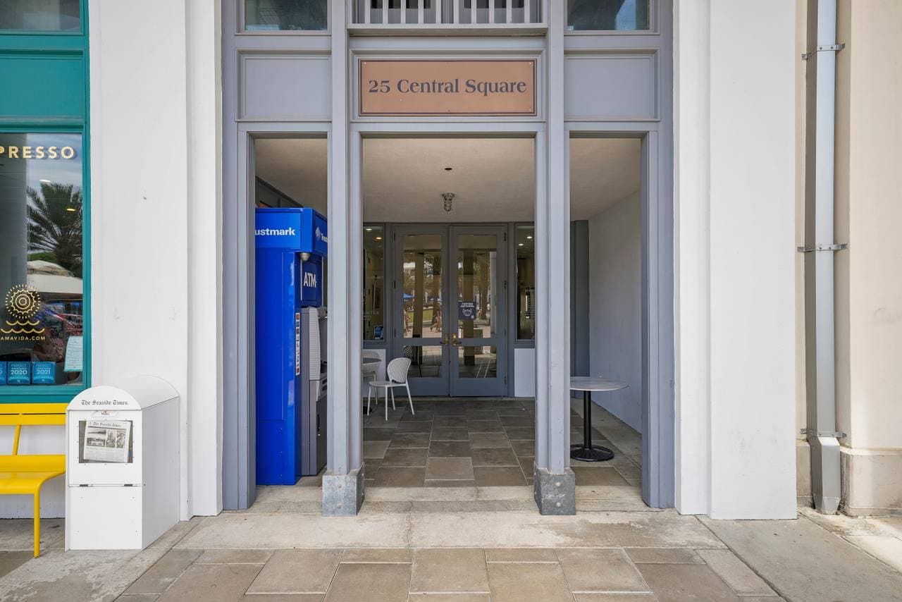 Above The Crowd Home - Image 2