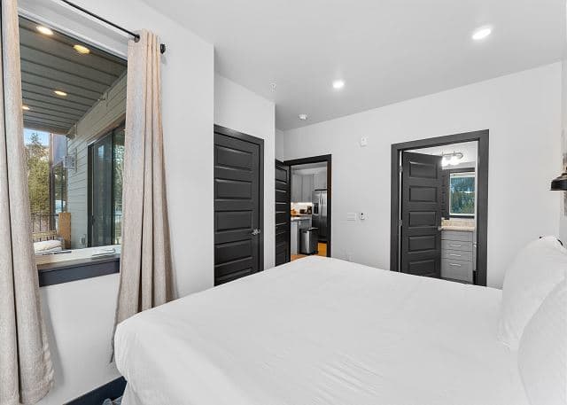 Crestview Chalet Bliss - Image 16