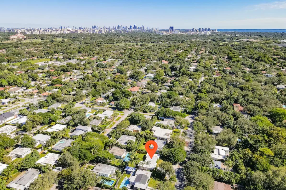 Mid-Century Modern Oasis - Image 18